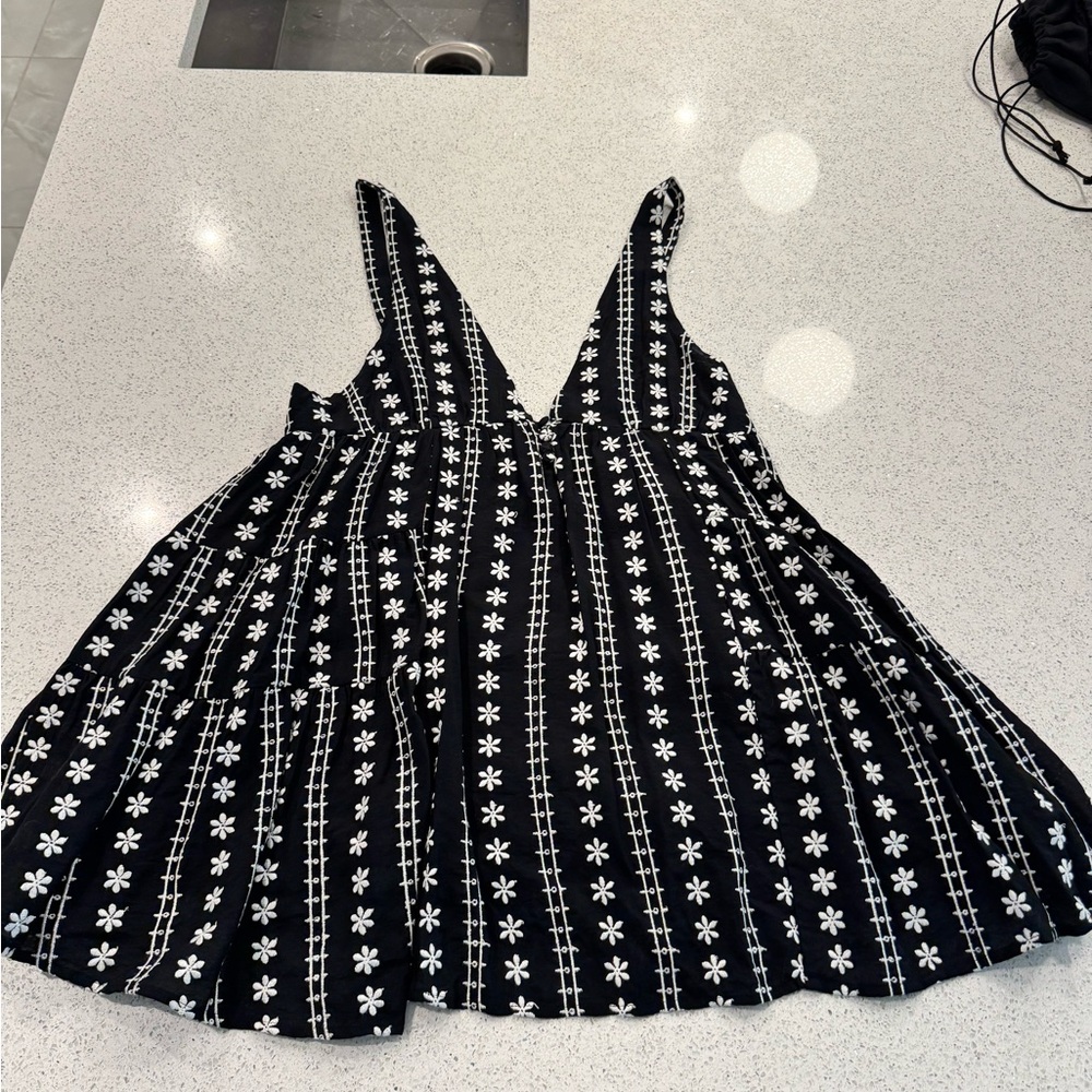 Black and White Floral Women's Top